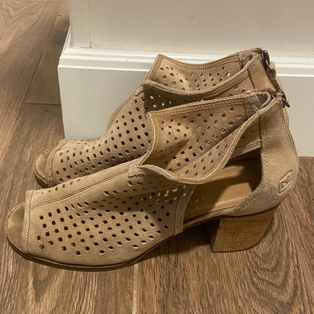 🧡 Women’s shoes